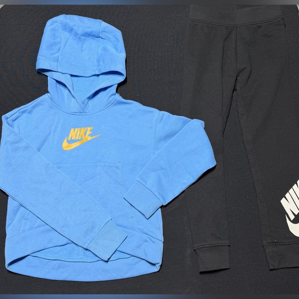 Nike Girls Hoodie and Sweatpants Outfit